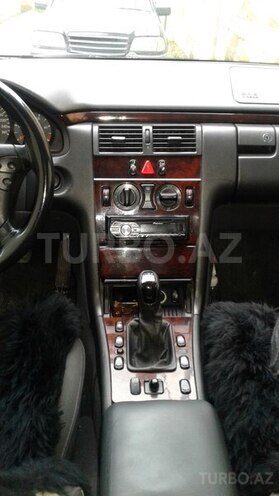 Mercedes E 220 2000, 250,214 km - 2.2 л - Bakı