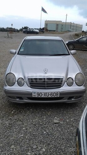 Mercedes E 260 2000, 412,000 km - 0.3 l - Naftalan