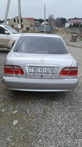 Mercedes E 260 2000, 412,000 km - 0.3 l - Naftalan