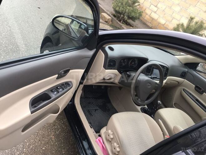 Hyundai Accent 2010, 125,000 km - 1.4 l - Qusar