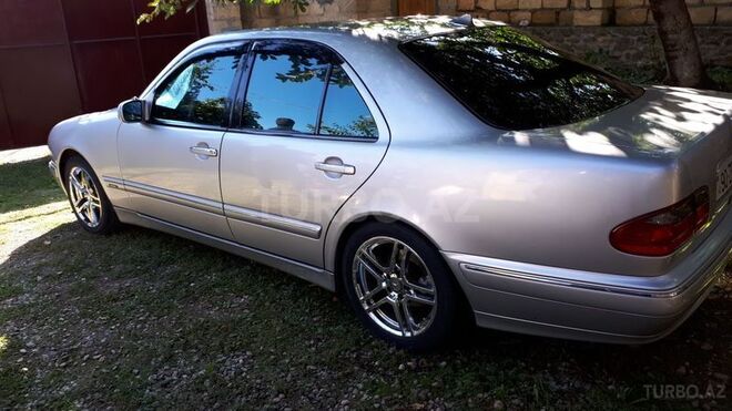 Mercedes E 240 2000, 310,000 km - 2.6 l - Bakı