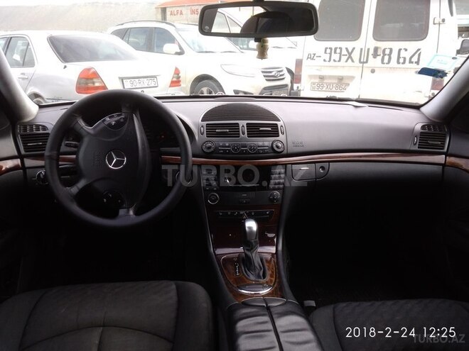 Mercedes E 220 2002, 266,000 km - 2.2 l - Bakı
