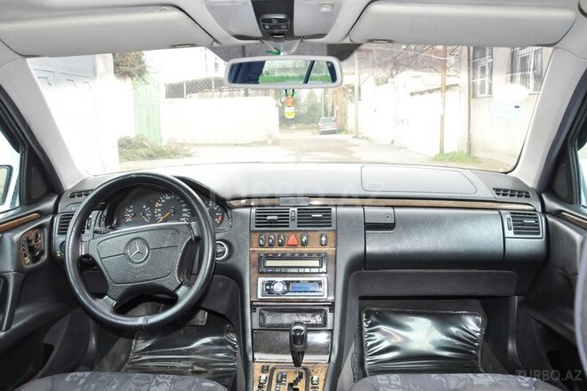 Mercedes E 240 1999, 306,000 km - 2.4 л - Bakı