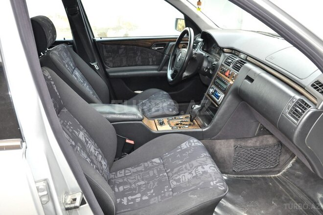 Mercedes E 240 1999, 306,000 km - 2.4 л - Bakı