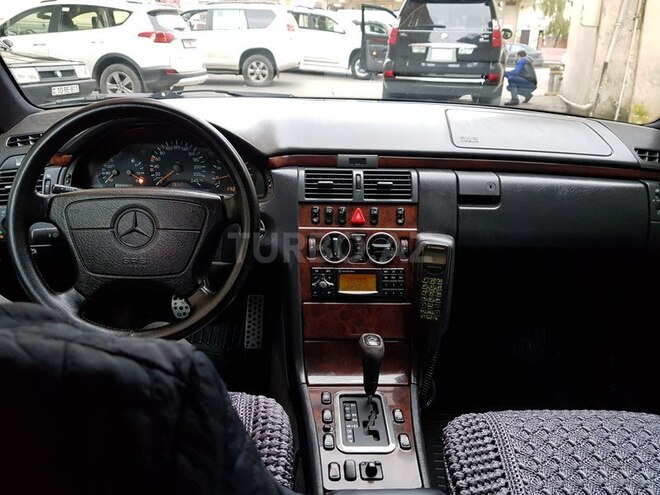 Mercedes E 230 1997, 265,000 km - 2.3 л - Bakı