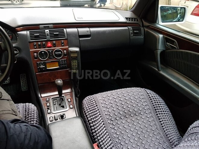 Mercedes E 230 1997, 265,000 km - 2.3 л - Bakı