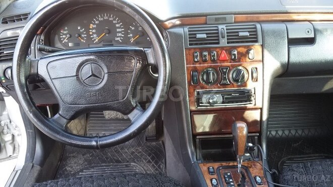 Mercedes E 220 1998, 357,000 km - 2.2 l - Mingəçevir