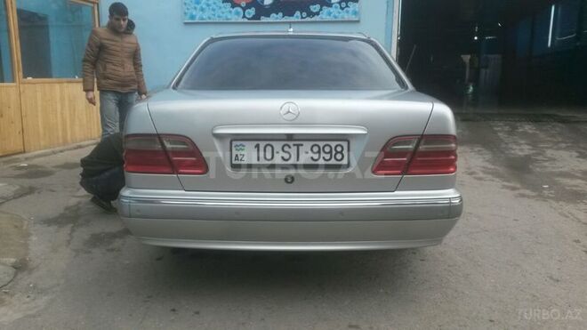 Mercedes E 240 2001, 245,000 km - 2.4 l - Bakı