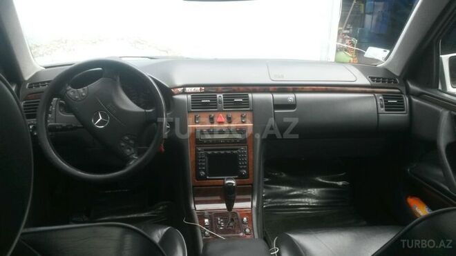 Mercedes E 240 2001, 245,000 km - 2.4 l - Bakı