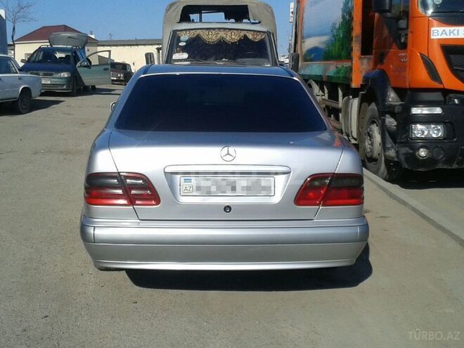 Mercedes E 220 2000, 825,000 km - 2.2 l - Bakı