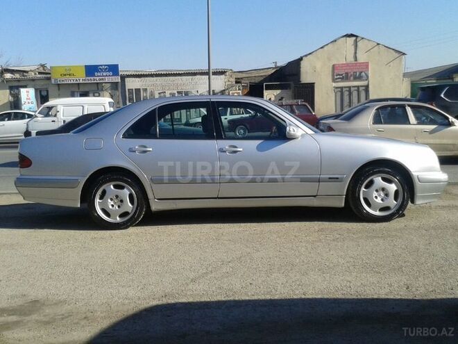 Mercedes E 220 2000, 825,000 km - 2.2 l - Bakı