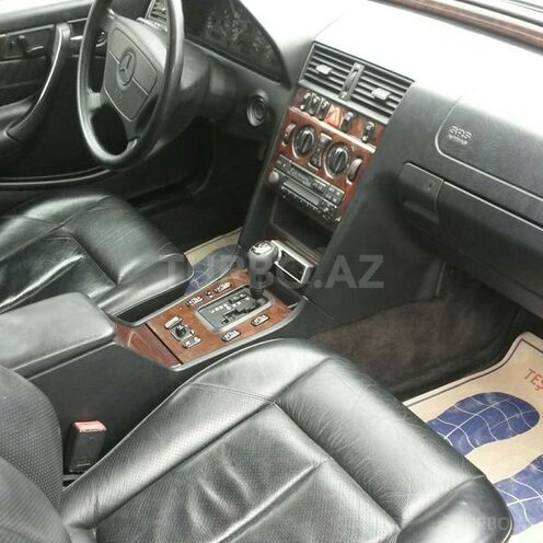 Mercedes C 240 1999, 125,000 km - 2.4 л - Qax