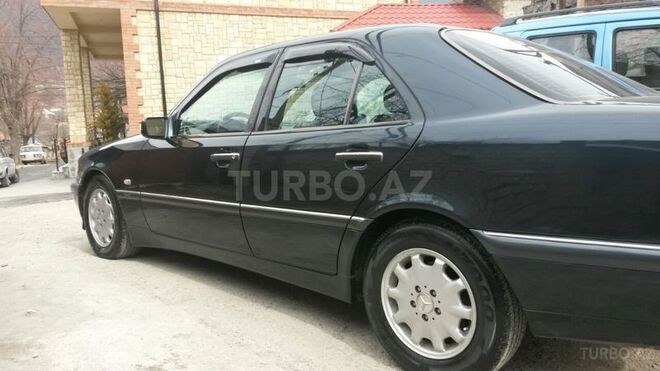 Mercedes C 240 1999, 125,000 km - 2.4 л - Qax