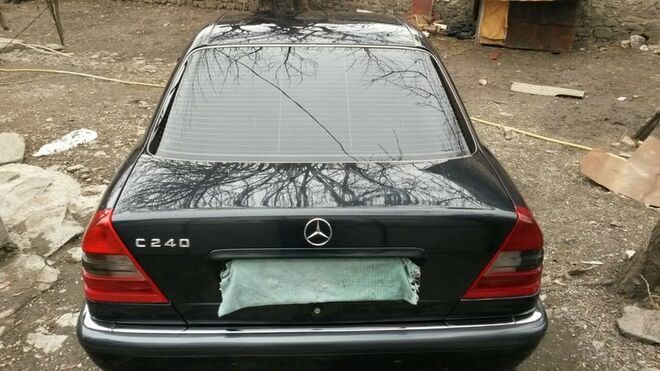 Mercedes C 240 1999, 125,000 km - 2.4 л - Qax