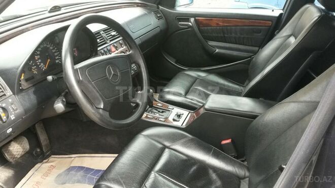 Mercedes C 240 1999, 125,000 km - 2.4 л - Qax