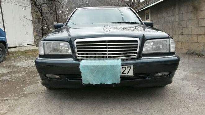 Mercedes C 240 1999, 125,000 km - 2.4 л - Qax