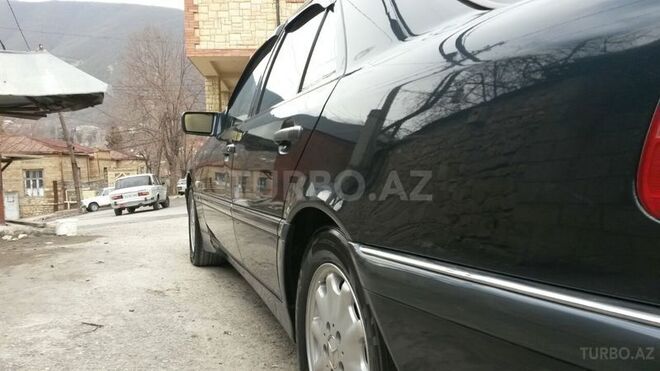 Mercedes C 240 1999, 125,000 km - 2.4 л - Qax