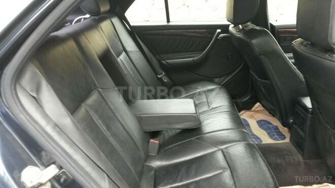 Mercedes C 240 1999, 125,000 km - 2.4 л - Qax