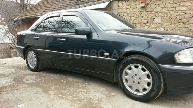 Mercedes C 240 1999, 125,000 km - 2.4 л - Qax