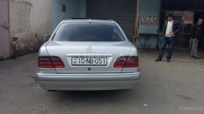 Mercedes E 280 1999, 295,677 km - 2.8 l - Bakı