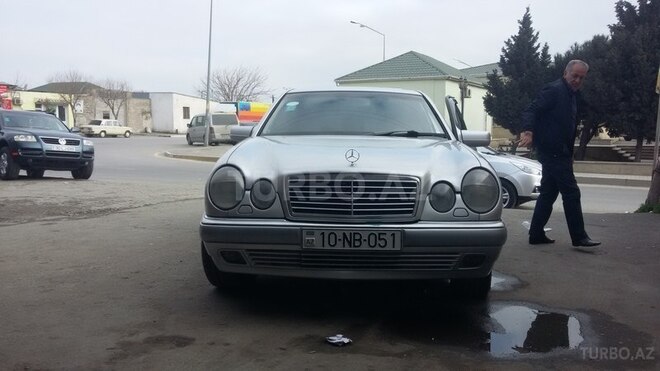 Mercedes E 280 1999, 295,677 km - 2.8 l - Bakı
