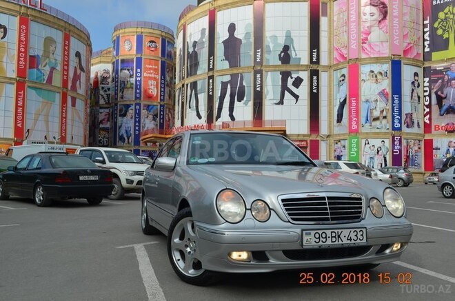 Mercedes E 320 2001, 167,800 km - 3.2 l - Bakı