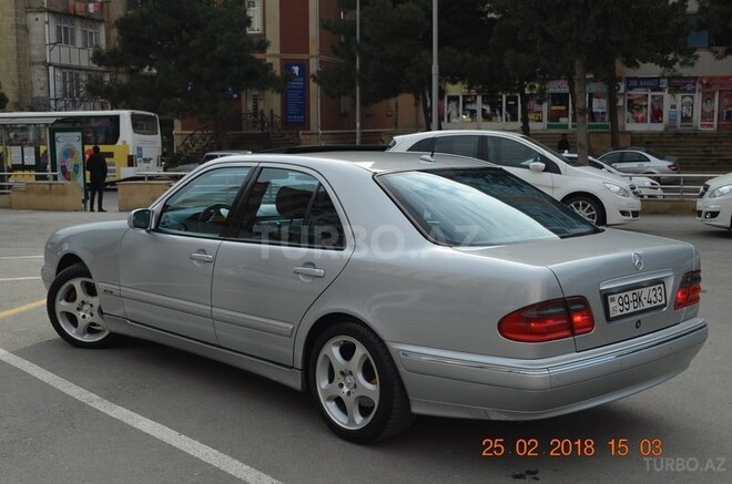Mercedes E 320 2001, 167,800 km - 3.2 l - Bakı