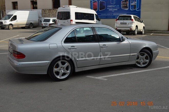 Mercedes E 320 2001, 167,800 km - 3.2 l - Bakı