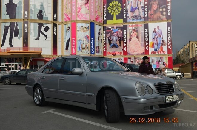 Mercedes E 320 2001, 167,800 km - 3.2 l - Bakı