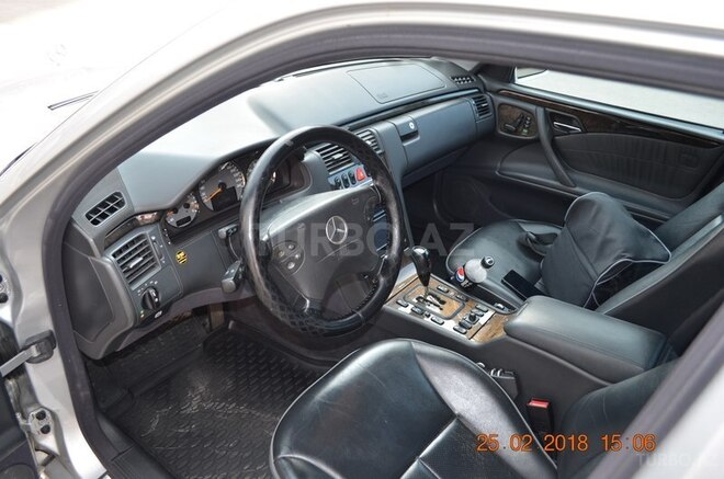 Mercedes E 320 2001, 167,800 km - 3.2 l - Bakı