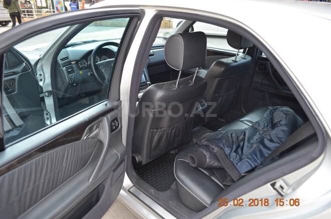 Mercedes E 320 2001, 167,800 km - 3.2 l - Bakı