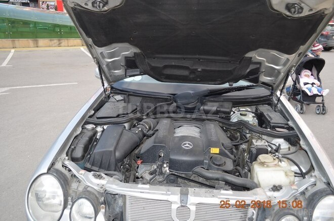 Mercedes E 320 2001, 167,800 km - 3.2 l - Bakı