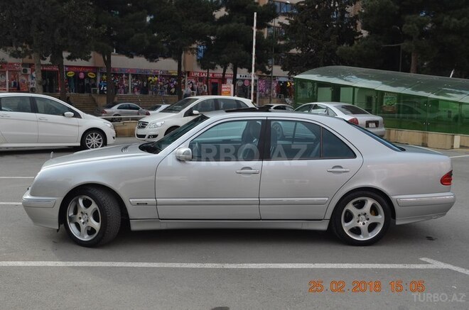 Mercedes E 320 2001, 167,800 km - 3.2 l - Bakı
