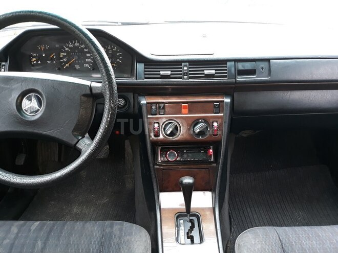 Mercedes E 300 1992, 185,000 km - 3.0 l - Bakı