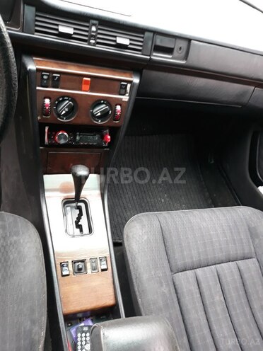 Mercedes E 300 1992, 185,000 km - 3.0 l - Bakı
