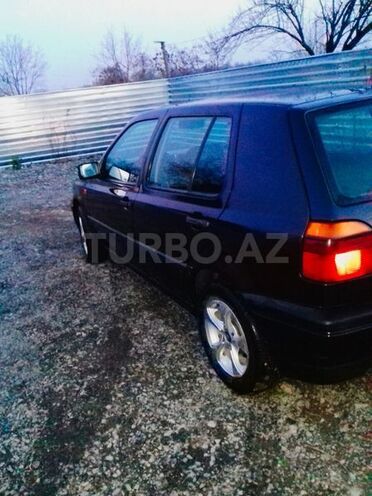 Volkswagen Golf 1994, 298,000 km - 1.8 l - Zaqatala