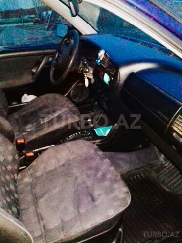 Volkswagen Golf 1994, 298,000 km - 1.8 l - Zaqatala