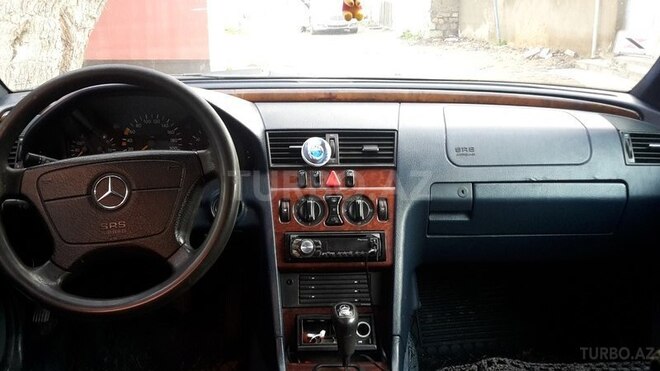 Mercedes E 220 1999, 276,336 km - 2.2 л - Bakı