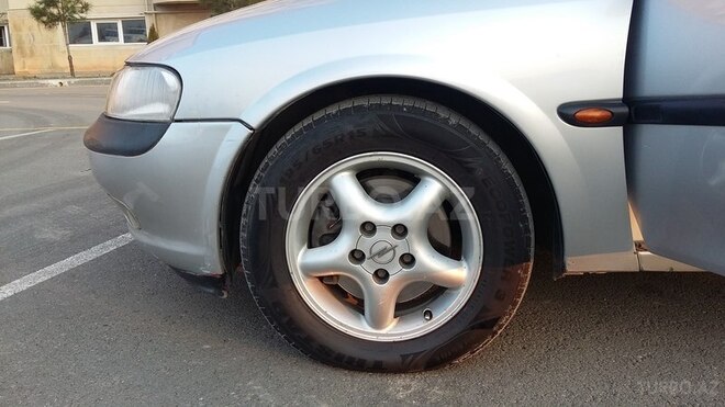 Opel Vectra 1998, 185,000 km - 2.0 l - Gəncə