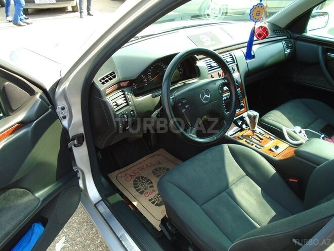 Mercedes E 240 1999, 224,000 km - 2.4 l - Bakı