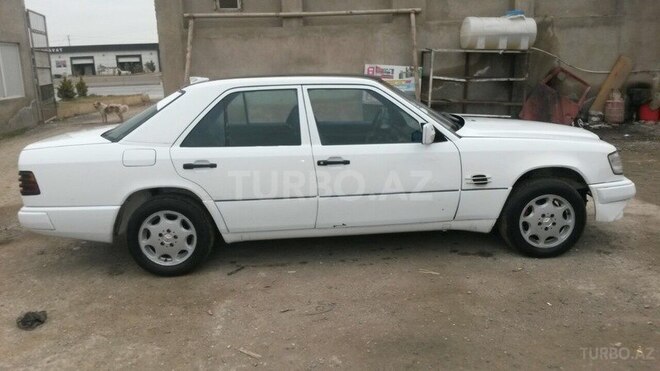 Mercedes E 220 1985, 5,408,769 km - 2.2 л - Bakı