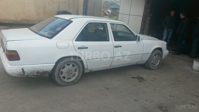 Mercedes E 220 1985, 5,408,769 km - 2.2 л - Bakı