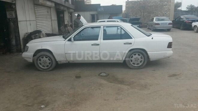 Mercedes E 220 1985, 5,408,769 km - 2.2 л - Bakı