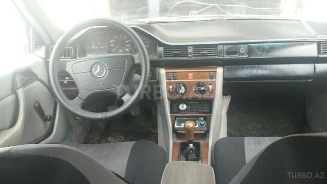 Mercedes E 220 1985, 5,408,769 km - 2.2 л - Bakı