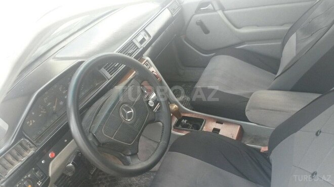 Mercedes E 220 1985, 5,408,769 km - 2.2 л - Bakı