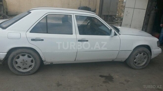 Mercedes E 220 1985, 5,408,769 km - 2.2 л - Bakı