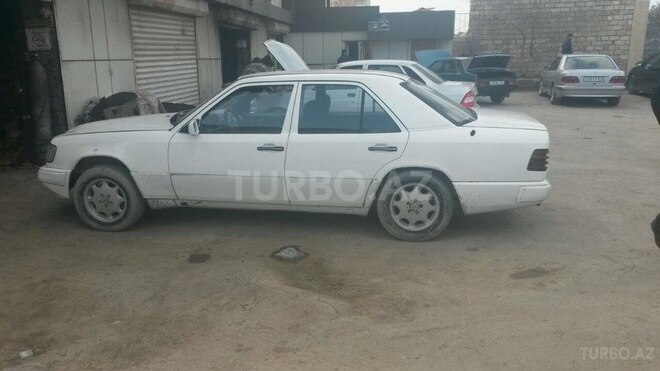 Mercedes E 220 1985, 5,408,769 km - 2.2 л - Bakı