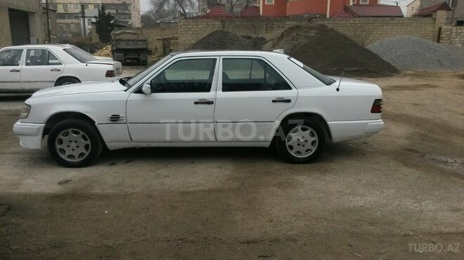 Mercedes E 220 1985, 5,408,769 km - 2.2 л - Bakı