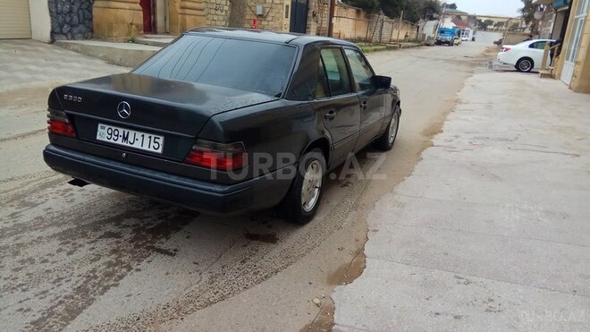 Mercedes E 300 1988, 290,000 km - 3.0 l - Bakı