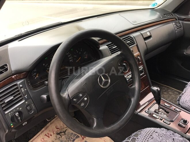 Mercedes E 220 2000, 540,000 km - 2.2 l - Bakı